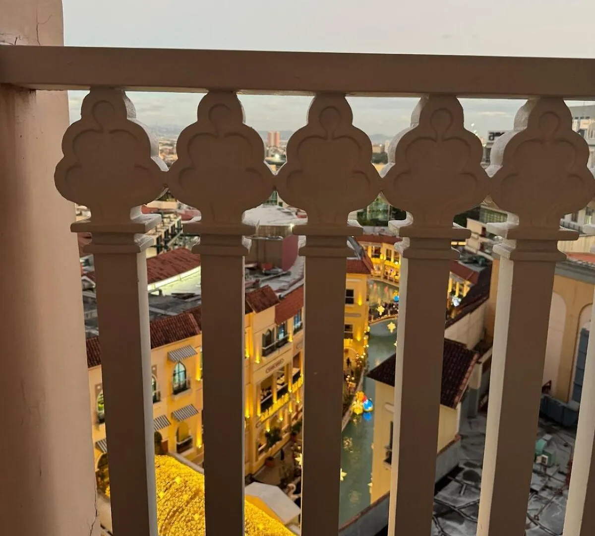 Spacious Staycation With Venice Grand Canal View Manila Daire