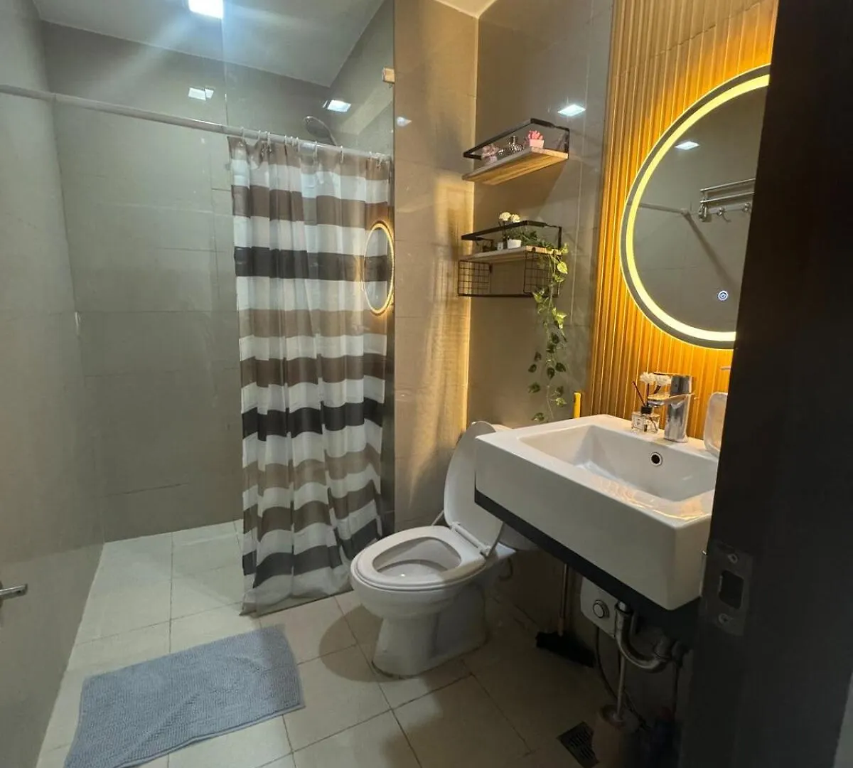 Spacious Staycation With Venice Grand Canal View Manila Philippines