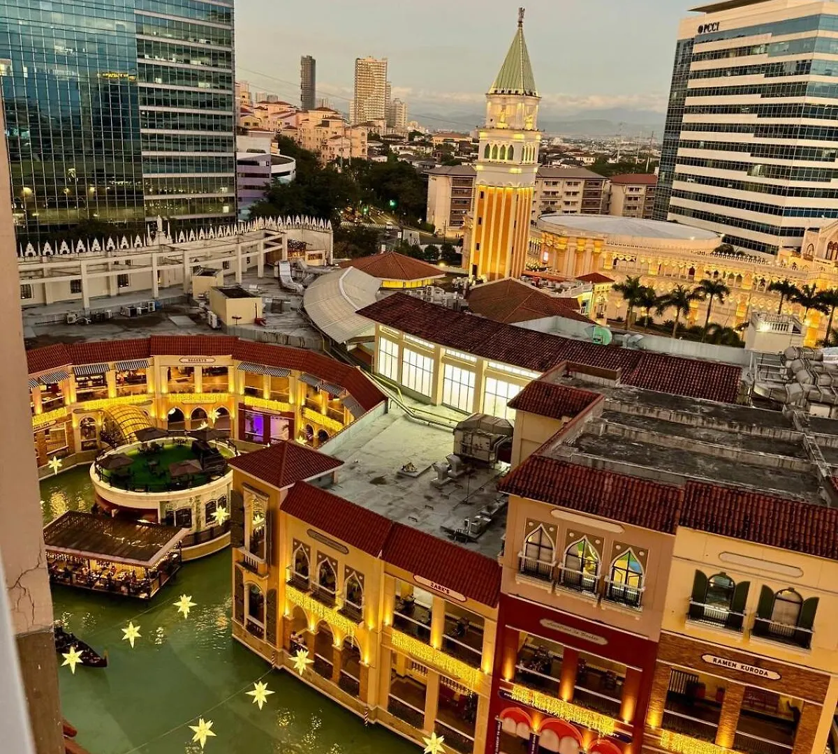 Apartment Spacious Staycation With Venice Grand Canal View Manila