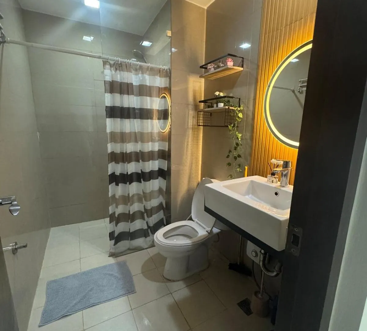 Apartment Spacious Staycation With Venice Grand Canal View Manila