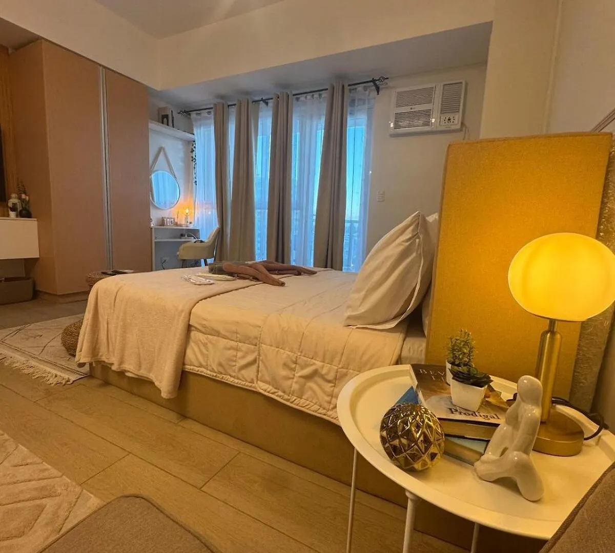 Spacious Staycation With Venice Grand Canal View Manila
