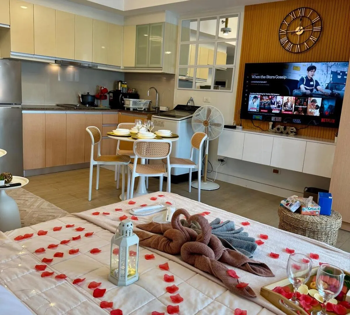 Apartment Spacious Staycation With Venice Grand Canal View Manila