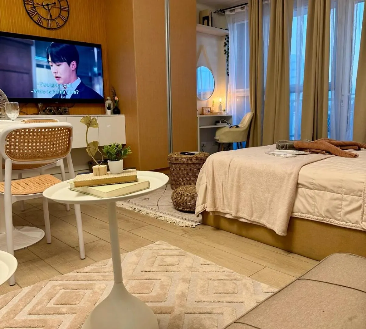 Spacious Staycation With Venice Grand Canal View Manila Apartment